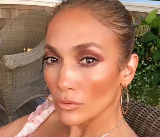 Jennifer Lopez comparte  el triler de su muy esperada pelcula junto a Maluma. 